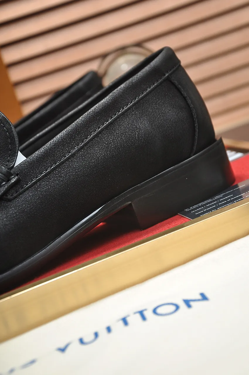 Men's men's shoes 💰520💶 [LV] (original single cowhide lining) 🍀LV's latest genuine leather business suit shoes are launched simultaneously on the official website. The first-layer cowhide imported from Italy is made of heavy gold, 💥official website 1:1 rubber outsole. Versatile to wear, high-end without losing class, and the color combination is extraordinary. This four-season style is alluring when worn on your feet, showing off your big-name flair. Standard code 38-45 (45 customized)